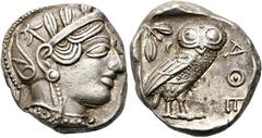 GRIECHEN ATTIKA. ATHEN. Tetradrachme ø 23mm (17,16g). ca. 421 - 365 v. Chr. Vs.: Kopf der Athena mit attischem Helm, der von einem Lorbeerkranz bekrönt wird, n. r. Rs.: AΘE, Eule n. r. stehend, Kopf i