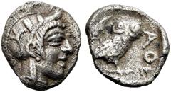 GRIECHEN ATTIKA. ATHEN. Obol ø 8mm (0,66g). 2. Drittel 5. Jh. v. Chr. Vs.: Kopf der Athena mit attischem Helm n. r. Rs.: ΑΘΕ, Eule, Olivenzweig u. Mondsichel. Svoronos Taf.8,40 ff.; Seltman Taf. XXIV;
