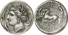 GRIECHEN SIZILIEN SYRAKUS. Agathokles, 317 - 289 v. Chr. Tetradrachme (17,19g). 2. Periode, 310 - 305 v. Chr. Vs.: Kopf der Arethusa n. l., darum drei Delfine. Unten NI. Rs.: Quadriga n. l., darüber T