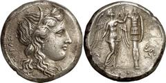 GRIECHEN SIZILIEN SYRAKUS. Agathokles, 317 - 289 v. Chr. Tetradrachme (17,08g). 3. Periode, 305 - 295 v. Chr. Vs.: ΚΟΡΑΣ, Kopf der Kore n. r. Rs.: ΑΓΑΘΟΚΛΕΙΟΣ, Nike errichtet Tropaion, r. unten Triske