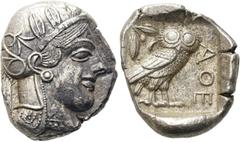 GRIECHEN EUBÖA. ATHEN. Tetradrachme ø 27mm (17,17g). Um 454 - 404 v. Chr. Vs.: Kopf der Athena mit attischem Helm, der von einem Lorbeerkranz bekrönt wird, n. r. Rs.: ΑΘΕ, Eule n. r. stehend, Kopf in 