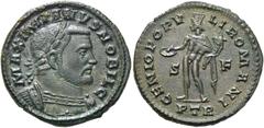 RÖMER KAISERZEIT. Galerius als Caesar, 293 - 305 n. Chr. AE Follis ø 28mm (8,79g). ca. 303 - 305 n. Chr. Mzst. Treveris. Vs.: MAXIMIANVS NOBIL C, Panzerbüste mit Lorbeerkranz n. r. Rs.: GENIO POPV-LI 