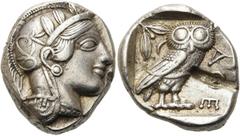 GRIECHEN ATTIKA. ATHEN. Tetradrachme ø 25mm (17,15g). Um 454 - 404 v. Chr. Vs.: Kopf der Athena mit attischem Helm, der von einem Lorbeerkranz bekrönt wird, n. r. Rs.: ΑΘΕ, Eule n. r. stehend, Kopf in