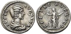 RÖMER RÖMISCHE KAISERZEIT. Iulia Domna, 193 - 217 n. Chr. Denar ø 20mm (3,10g). 203 n. Chr. Mzst. Rom. Vs.: IVLIA AVGVSTA, drapierte Büste n. r. Rs.: PIETAS PVBLICA, Pietas in Orantenhaltung neben Alt
