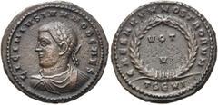 RÖMER RÖMISCHE KAISERZEIT. Licinius II., 315 - 324 n. Chr. AE Follis ø 19mm (3,21g). 320 n. Chr. Mzst. Thessaloniki. Vs.: LICINIVS IVN NOB CAES, drapierte Panzerbüste mit Lorbeerkranz n. l. Rs.: CAESA