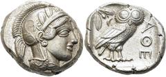 GRIECHEN ATTIKA. ATHEN. Tetradrachme ø 24,5mm (17,14g). 440 - 420 v. Chr. Vs.: Kopf der Athena mit verziertem u. bekränztem attischen Helm n. r. Rs.: ΑΘΕ, Eule n. r. stehend, Kopf in Vorderansicht, im