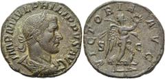 RÖMER RÖMISCHE KAISERZEIT. Philipp I. Arabs, 244 - 249 n. Chr. AE Sesterz ø 29mm (14,96g). Mzst. Rom. Vs.: IMP M IVL PHILIPPVS AVG, drapierte Panzerbüste mit Lorbeerkranz n. r. Rs.: VICTORIA AVG / S -