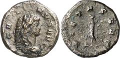 RÖMER RÖMISCHE KAISERZEIT Gallienus, 253 - 268 n. Chr. Quinar (1,54g). 265 - 266 n. Chr. Mzst. Mailand. Vs.: GALLIENVS AVG, Kopf mit Löwenfell n. r. Rs.: PIETAS AVG, Pietas mit erhobenen Händen vor Al