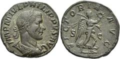 RÖMER RÖMISCHE KAISERZEIT. Philipp I. Arabs, 244 - 249 n. Chr. AE Sesterz ø 29mm (14,96g). Mzst. Rom. Vs.: IMP M IVL PHILIPPVS AVG, drapierte Panzerbüste mit Lorbeerkranz n. r. Rs.: VICTORIA AVG / S -