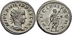 RÖMER RÖMISCHE KAISERZEIT. Philipp II. als Caesar, 244 - 247 n. Chr. Antoninian ø 22mm (4,72g). 244 - 246 n. Chr. Mzst. Rom. Vs.: M IVL PHILIPPVS CAES, drapierte Büste mit Strahlenkrone n. r. Rs.: PRI