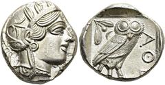 GRIECHEN ATTIKA. ATHEN. Tetradrachme (17,18g). 454 - 404 v. Chr. Vs.: Kopf der Athena mit attischem Helm, der mit drei Lorbeerblättern geschmückt ist, Ohrring u. Perlenkette n. r. Rs.: ΑΘΕ, Eule n. r.