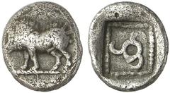 Antike Münzen GRIECHISCHE MÜNZEN LYKIEN Unbestimmter Dynast. Trihemiobol, 480-440 v. Chr. Eber auf Bodenlinie n. links (!) / Triskeles in Linienquadrat. SNG v. Aul. - ; BMC 19,7,38 var. (Eber rechts) 