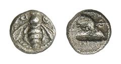IONIEN EPHESOS Tetartemorion, ca. 550 - 500 v. Chr. 0.20 g. Biene. Rs: Adlerkopf rechts. Karwiese Serie IV. BMC 24. SNG Kayhan 126. Fast vorzüglich/sehr schön.