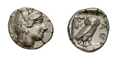 GRIECHISCHE MÜNZEN ATHEN ATHEN Tetradrachmon, ca. 449 - 420 v. Chr. 17.17 g. Kopf der Athena mit ölzweiggeschmücktem, attischem Helm, Ohranhänger und Halskette rechts. Rs: AQE. Eule nach rechts stehen