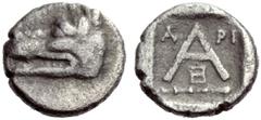 GREEK COINS PELOPONNESUS ARGOLIS. ARGOS. Obol (Silber) 330-270 v. Chr. Wolfskopf nach links // Grosses A mit weiteren Buchstaben und Zeichen. BCD Peloponnesos 1080.4. 0.49 g. Sehr schön Ex Sammlung BC