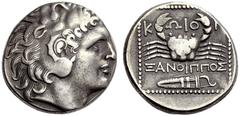GRIECHISCHE MÜNZEN INSELN VOR KARIEN KOS Tetradrachmon, 285-258. Kopf des unbärtigen Herakles im Löwenfell n. r. Rv. K-ΩIO-N Krabbe, unten ΞANΘIΠΠOΣ und Bogen in Bogentasche; das Ganze in einem Perlle