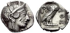 GRIECHISCHE MÜNZEN ATTIKA ATHEN Tetradrachmon, 435-420. Athenakopf im attischen Helm n. r., auf dem Helm Ranke und drei Olivenblätter. Rv. AQE Eule n. r. stehend, Kopf von vorne, im Felde l. Mondsiche