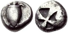 GRIECHISCHE MÜNZEN AIGINA Stater, 550-500. Meeres-Schildkröte von oben gesehen. Rv. Windmühlenflügel-Inkusum. 12,09 g. SNG Delepierre 1513. Asyut 494. Hohes Relief. Getönt. Dicker Schrötling.Vorzüglic
