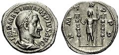 RÖMISCHE MÜNZEN KAISERZEIT MAXIMINUS I. THRAX, 235-238 Denar, 235. IMP MAXIMINVS PIVS AVG Drap., gep. Büste mit L. n. r. Rv. P M TR – P – P P Maximinus im militärischen Habit zwischen zwei Feldzeichen