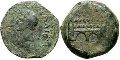 Hispania Antigua EMERITA AUGUSTA (Mérida). Dupondio. (Ae. 23,79g/36mm). 14-36 d.C. (FAB-1030). Anv: Cabeza radiada de Tiberio a izquierda, alrededor leyenda: DIVVS AVGVSTVS PAT. Rev: Puerta de la ciud