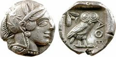 Attique, tétradrachme, Athènes, c.480-400 av. J.-C. A/Anépigraphe. Tête d'Athéna à droite, coiffée du casque à aigrette, orné sur le devant de trois feuilles d'olivier ; elle porte des boucles d'oreil