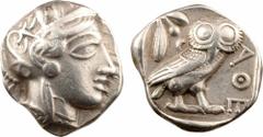 Attique, tétradrachme, Athènes, c.480-400 av. J.-C. A/Anépigraphe. Tête d'Athéna à droite, coiffée du casque à aigrette, orné sur le devant de trois feuilles d'olivier ; elle porte des boucles d'oreil