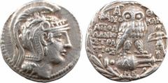 Attique, Athènes, tétradrachme stéphanophore, c.143-142 av. J.-C. A/Anépigraphe Tête casquée d'Athéna Parthenos à droite R/A-QE Chouette debout à droite sur une amphore, regardant de face ; dans le ch