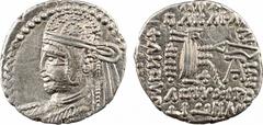 Parthe (royaume), Parthamaspatès, drachme, Ecbatane, 116-117 Buste barbu à gauche, cuirassé et coiffé de la tiare en forme de dôme R/Légendes ΒΑΣΙΛΕΩΣ ΒΑΣΙΛΕΩN ΑΡΣΑΚΟY EYEPΓETOY ΔΙΚΑΙΟY ΕΠIΦΑNOYΣ ΦΙΛΕ