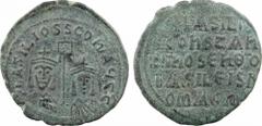 Basile Ier et Constantin, follis, atelier provincial, 867-886 A/+ bASILIOS S CONST AVGG Basile et Constantin de face, revêtus de la chlamyde et couronnés, tenant entre eux un labarum Légende en cinq l