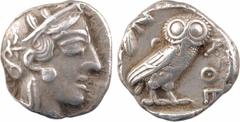 Greek coins Attique, Athènes, tétradrachme, c.480-400 av. J.-C. A/Anépigraphe Tête d'Athéna à droite, coiffée du casque à aigrette, orné sur le devant de trois feuilles d'olivier ; elle porte des bouc
