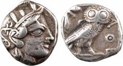 Greek coins Attique, tétradrachme, Athènes, c.480-400 av. J.-C. A/Anépigraphe Tête d'Athéna à droite, coiffée du casque à aigrette, orné sur le devant de trois feuilles d'olivier ; elle porte des bouc