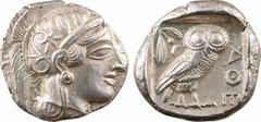 Greek coins Attique, tétradrachme, Athènes, c.480-400 av. J.-C. A/Anépigraphe Tête d'Athéna à droite, coiffée du casque à aigrette, orné sur le devant de trois feuilles d'olivier ; elle porte des bouc