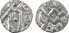Merovingian times Époque mérovingienne, denier indéterminé, à la victoire dégénérée ? et aux A enlacés, c.700 Lignes formant peut-être le type à la victoire dégénéré Sortes de V enlacés, séries de glo