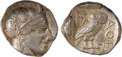 Greek coins Attique, Athènes, tétradrachme, c.480-400 av. J.-C. A/Anépigraphe Tête d'Athéna à droite, coiffée du casque à aigrette, orné sur le devant de trois feuilles d'olivier ; elle porte des bouc