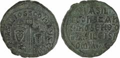 Byzantine coins Basile Ier et Constantin, follis, atelier provincial, 867-886 A/+ bASILIOS S CONST AVGG Basile et Constantin de face, revêtus de la chlamyde et couronnés, tenant entre eux un labarum L