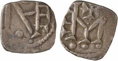 Merovingian times Aquitaine, Melle, denier au monogramme ME Dans le champ, une M surmontée d'une croisette, un besant sous chaque jambage et une sorte de E inversée sur le jambage de gauche (ME liés d