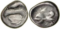 Ellis, Olympia, ca. 408 BC. Zeus mint. Struck for the 93rd Olympaid. Silver Stater (11.74g). Head of eagle with piercing eye left; under its beak large leaf of white-poplar. Reverse: Winged thunderbol