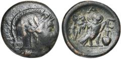 Monde grec - Greek World ATTIQUE, ATHENES, AE bronze, vers 224-198 av. J.-C. D/ T. casquée d'Athéna à d. R/ Chouette à d., ailes ouvertes. Au-dessus, A/Θ-E. A. d., amphore. Svoronos, Athènes, pl. 24, 