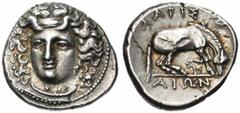 THESSALIE, LARISSA, AR drachme, vers 350 av. J.-C. Droit : Tête de la nymphe Larissa de face, légèrement tournée vers la gauche, les cheveux retenus par un bandeau. Revers : ΛΑΡΙΣ/ΑΙΩΝ Cheval paissant