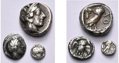 Collection Marc Bar - The Marc Bar Collection ATTIQUE, ATHENES, lot de 3 fractions: drachme, 450-400 av. J.-C., 4,15 g; trihémiobole, R/ Chouette de f., les ailes ouvertes, entre deux feuilles d'olivi