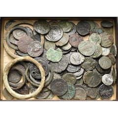 Empire romain - Roman Empire lot d'environ 110 bronzes, dont: Postume, antoninien, R/ Sol (TB à SUP), Hercule; Claude II le Gothique, antoninien, R/ Jupiter, Spes; Aurélien, antoninien, R/ L'empereur 