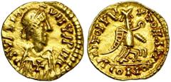 Moyen Age - Middle Ages WISIGOTHS, Amalaric (507-531) ou Theudis (531-548), AV tremissis. Au type de Justinien Ier (527-565). D/ B. stylisé à d., diad., une croix sur la poitrine. R/ Victoire marchant