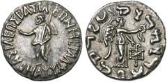 Monde grec - Greek World ROYAUME INDO-SCYTHE, Maues (90-57), AR tétradrachme, Taxila Sirkarp. D/ Zeus deb. à g., la main d. tendue, ten. un long sceptre de la g. R/ Niké deb. à d., ten. une couronne e
