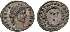 Empire romain - Roman Empire CRISPUS César (317-326), AE follis, 320-321, Siscia. D/ IVL CRISPVS NOB C T. l. à d. R/ CAESARVM NOSTRORVM/ ASIS Dans une couronne de laurier, VOT/ ·/ V. RIC 161. 3,34 g.