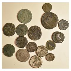 Monnaies provinciales romaines - Roman Provincial coins lot de 16 p., dont: Espagne, Carthago Nova, sous les préfets L. Bennius et Varius Hiberus, R/ Trophée; Emerita, Auguste divinisé, R/ Porte de ca
