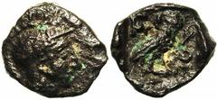 ATTIQUE, ATHENES, AR hémiobole, 400-300 av. J.-C. Droit : Tête casquée d'Athéna à droite, le casque orné d'un fleuron et de trois feuilles d'olivier. Revers : Chouette à droite, tête de face. A gauche