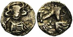 Constantin IV (668-685), AR 1/2 silique, 677-681, Carthage. Droit : B. casqué et cuirassé de face, tenant une lance sur l'épaule. Revers : B. d'Héraclius et Tibère de face, tenant chacun un globe cruc