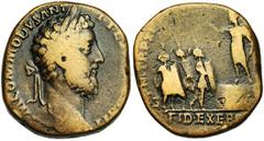 COMMODE Auguste (177-192), AE sesterce, 186, Rome. Droit : M COMMODVS ANT P FELIX AVG BRIT Tête l. à droite. Revers : PM TR P XI IMP VIII COS V PP/ S-C/ FID EXERCIT L'empereur en habit militaire debou