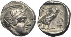 ATTIQUE, ATHENES, AR tétradrachme, vers 480-450 av. J.-C. D/ T. casquée d''Athéna à d., le casque l. et orné d''un fleuron. R/ AΘE Chouette à d., t. de f. A g., pousse d''olivier avec fruit et croissa