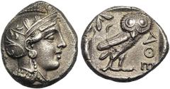 ATTIQUE, ATHENES, AR tétradrachme, vers 350-340 av. J.-C. Style Pi I. D/ T. casquée d''Athéna à d., le casque orné d''un fleuron et de trois feuilles de laurier. R/ AΘE Chouette à d., t. de f. A g., r